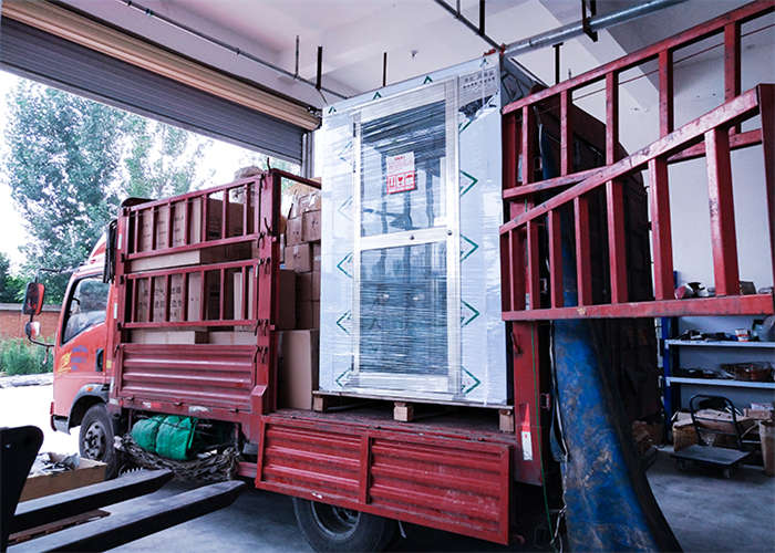 湖南某食品公司采購(gòu)304雙吹感應(yīng)互鎖風(fēng)淋室